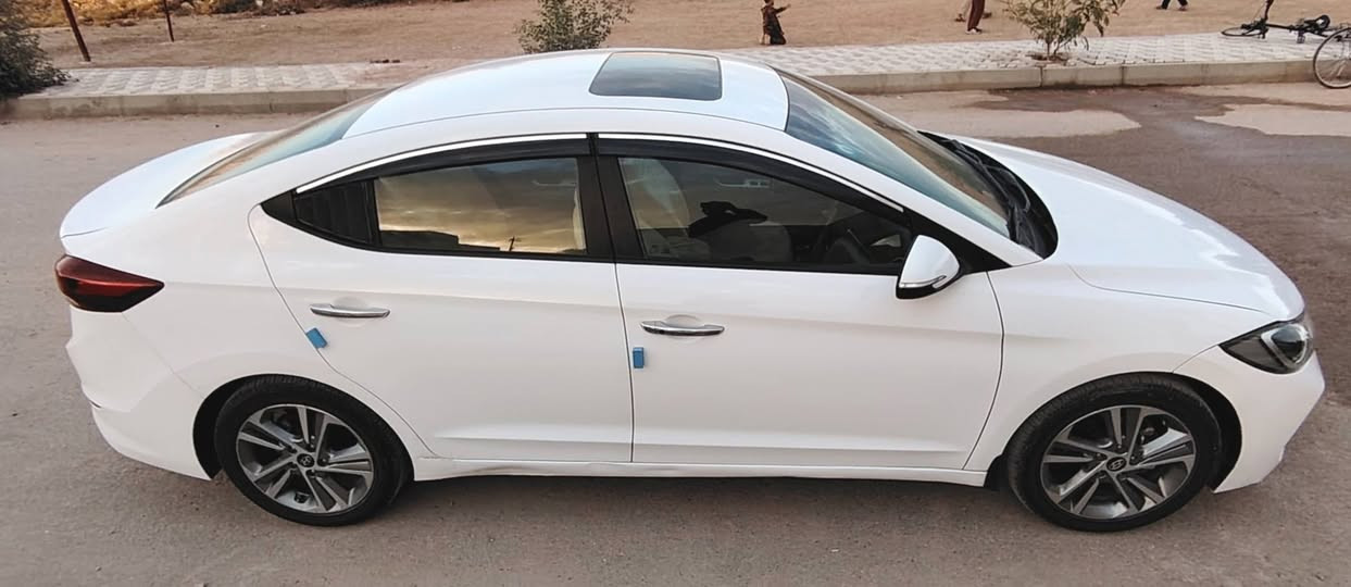 السلام عليكم
النترا 19 خليجي سوبر محرك 2000 سياره جديده فول مواصفات رقم بغداد بسمي سعر 150 بيها مجال بسيط 
***********
