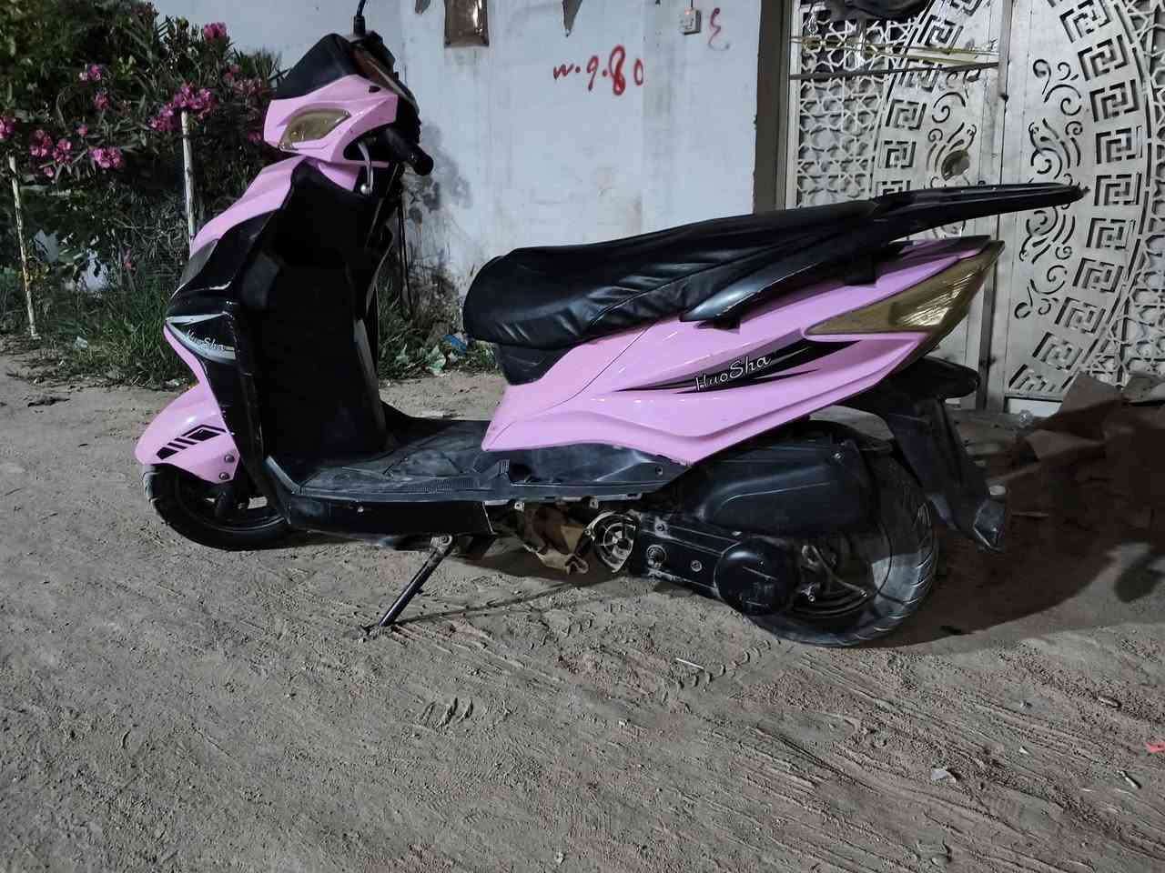 سكنس صيني للبيع دراجه كلشي شغال بيها مكينه خيط بخار بس علا شرط تشتغل وين ميعجبك تطلع بيها كهربايات سلف سعرها ب٢٥٠وبيها مجال مكانها نجف شراي يتصل***********
