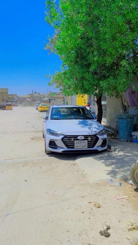 سياره… الانتره للبيع …مديل 2018 …خليجي ..سوبر… فول عده البصمه مكفوله ….عده داميات…. المكان ….بغداد ..الحريه ..سعر 158 بي مجال تصل ***********
