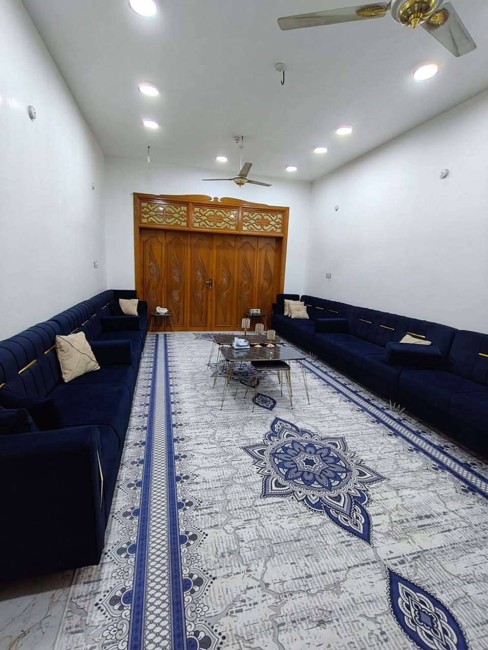 دار للبيع مساحة ٢٠٠متر في حي النداء
شارع المجمعات  يحتوي على استقبال ومطبخ حار وبارد وصالتين و ٦ غرف  أربعه سويت وحمامات خارجيه وداخليه الاستفسار على هذا الرقم  👈🏻 ***********
