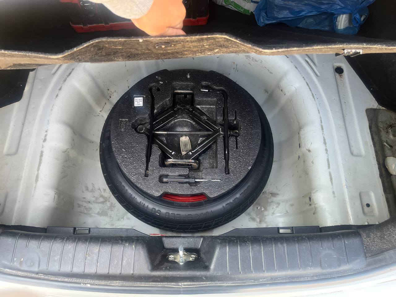 سلام عليكم النتره مديل 2011 فحتة السيارة تحكم استرين 4 ويل كب السيارة مكفولة كفالة عامة بس هذا الباب وبعدها مامصلحة السيارة كير ومكينة جدد حدادية جديدة اترايه حلو ماشيه 95 الالف ميل حقيقي السيارة سبيره منازل تبريد شغال تدفئة السيارة أي نقص مابية 
135وبيها مجال 
مكاني بغداد 
اللاستفسار ***********
