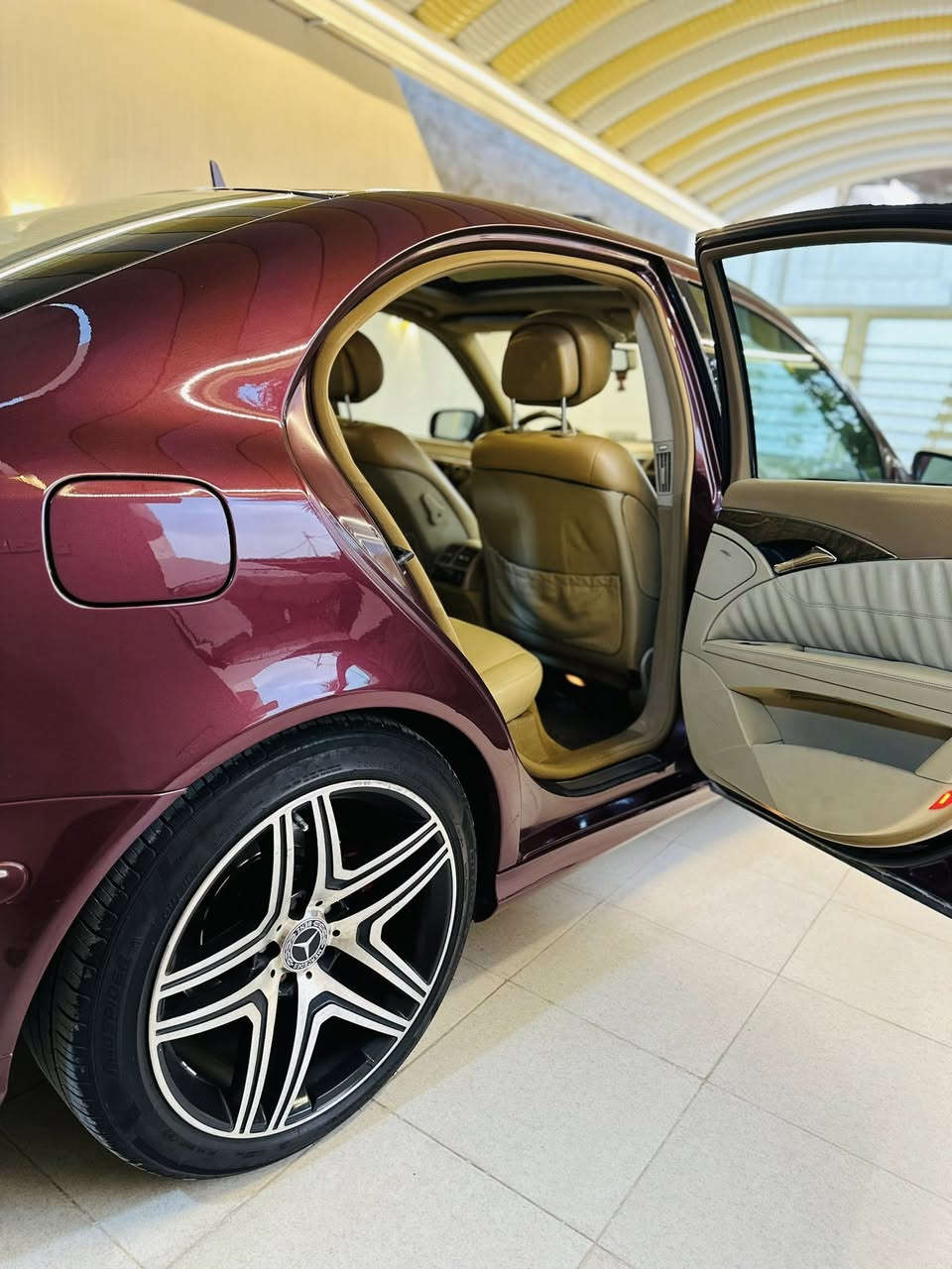 Mercedes-Benz E350 2007
-------------------------------------
#السعر : 134$ وبيه مجال بسيط
‏
#رقم الهاتف : ***********

#رقم السيارة : سليمانية 

#مكان السيارة : واسط/العزيزية 
-------------------------------------
سلام عليكم 
للبيع 
مرسيدس ام عيون W211 موديل 2007 E350 رقم سليمانية  وارد يابان مواصفات فول  افنكارد ماشية 152 الف لون مميز كرزي 
تفاصيل السيارة 
1_ بصمة⁩
2_محرك  +كير  مكفولات ⁦⚔️⁩
3_تبريد 3 قطع خلفي منفصل  ❄️⁩
4_كروز سرعة🔒 
5_ كشنات جلد ⚔️⁩
6_مراية داخلية+جانبة عاكسة ⁦🔍
7_تحكم ستيرن ⁦⚔️⁩
8_ شاشة جبيرة  ⁦🖥️⁩
9_ تلفون 📞
10_تجاوي خلفية كهرباء ⁦⚔️⁩
11_حساسات امامية+خلفية ⁦⚔️⁩
12_ انارة ليلية داخلية⁦⚔️⁩
13 انارة ترحيب💡 خارجية  ⁦⚔️⁩
14_شاشة اعطال💬
15_كشنات كهرباء ذاكرة  ⁦⚔️⁩
16_لايت زنون بلادي 💡
17-بردة كهربائية 
18_ جام ازرق 
19_سستم صوت harmen kardon ⁦⚔️⁩ 
20_ويل 18 تو سايز 
21_هزة وفحص جدد           
22_صدر امامي خلفي جديد ⁦🛠️⁩
23_حساس مطر💦
24_سلايت 
25_سيدي جنجر 
 
-------------------------------------
