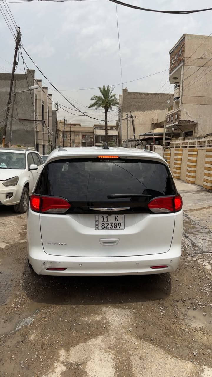 كرايسلر فيوجر 2024 للبيع
المواصفات:- 
رادار امامي 
رادار جانبي نقاط عمياء
حساسات خلفيه 
كامره خلفيه 
شاشة كبيره 
اشاير بالمري 
أبواب كهربائية 
صندوق كهرباء 
حساسات خلفيه 
الضرر فقط الدعاميه الاماميه ومصلحة نفسها باقي السياره كفاله عامه بدون قطره صبغ وبدون اي بارد 
السعر $23000 
السيارة داخله شهداء باقيلها سنه و3 اشهر تصير حره 
مكان سياره بغداد حي الجامعه 
***********
