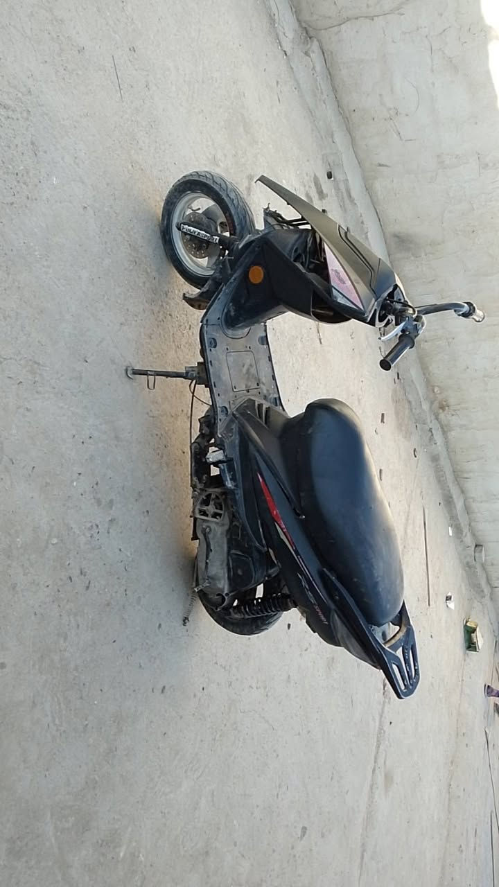 سلام عليكم دراجه للبيع بيه محرك مال ماكس عدله درجه طافيه كايمه ابيع كوم حديد 125 وبيه مجال مكاني بغداد مدينه الصدر  رقمي ***********
