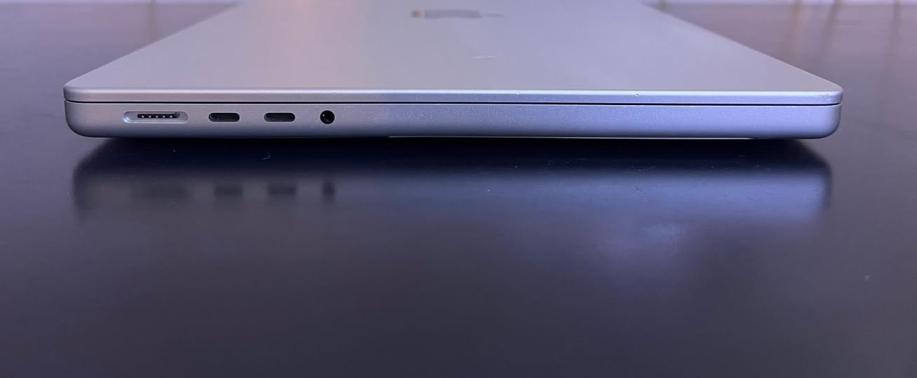 MacBook Pro M1 Pro 14” 2021 

Ram 16 | SSD 500

Battery 87. Cycle 153

Price: 1.420.000

***********
