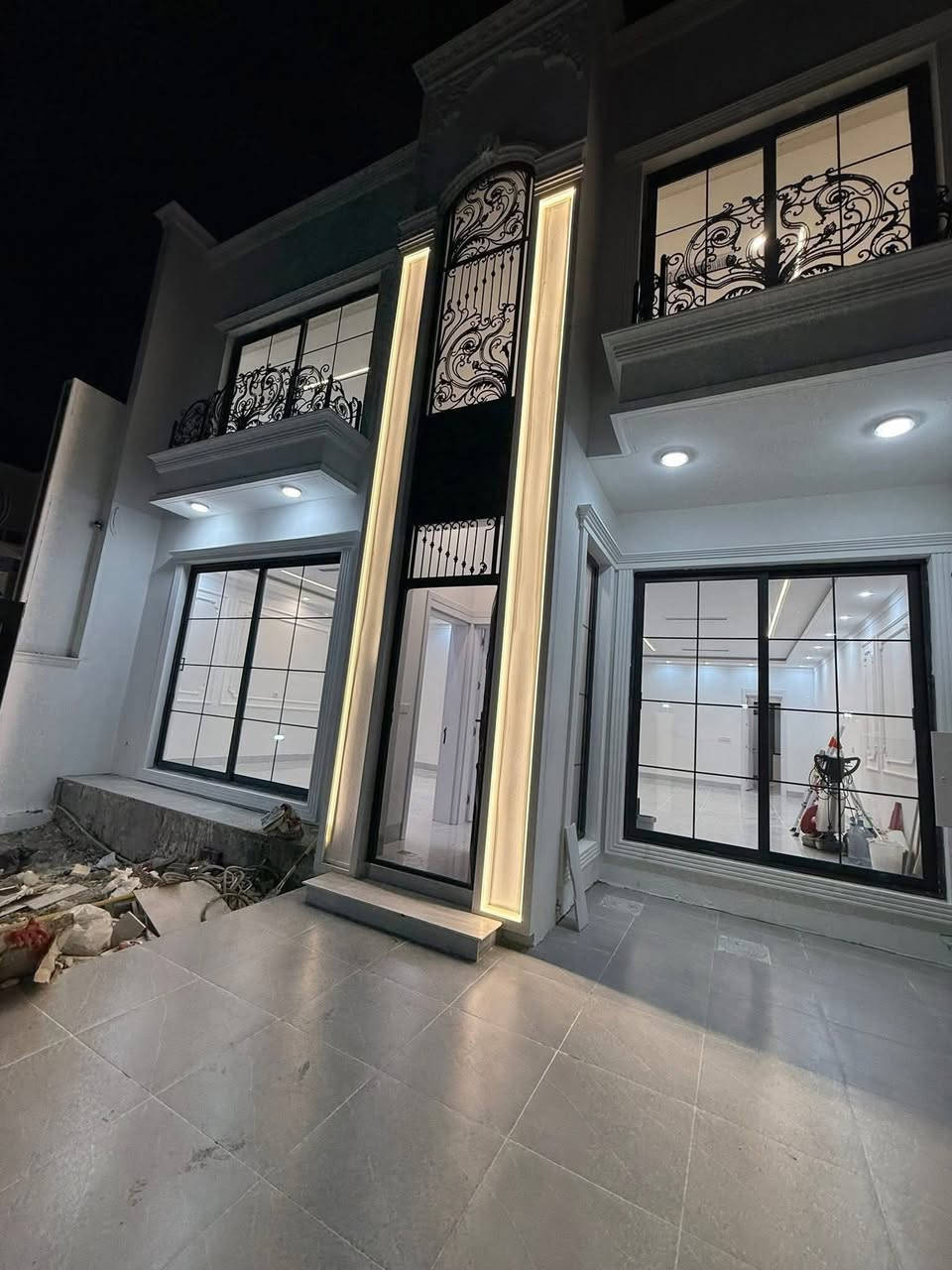 #دار #للبيع  🏠  طابقين طابو ملك صرف بناء حديث
 سقف مغربي نضام دكتات بيت فول بناء درجة اولى تسليم كامل عالمفتاح

#المساحة :-   200 متر 

#واجهة الدار :  10 *  20  العمق

#السعر  :- مراسله الصفحه او واتساب ***********

#الموقع :- كركوك — الحرية مقاطعه ٤٧  قرب مأركت سمين مول 

#تفاصيل الدار

♦️الطابق الاول
 
- استقبال 
- هول
- غرف نوم عدد اثنين
- مطبخ بارد
- مطبخ حار
- درج داخلي
- صحيات 
- كراج سياره 

♦️الطابق الثاني 

- موزع
- غرفة نوم عدد ثلاثه 
- صحيات 

#للأستفسار الأتصال على الارقام التالية :-

    ***********   واتس اب 

أو مراجعة مكتب الصرح للعقار  الكائن في القادسية الثانية  قرب تقاطع الحرية قادسية ومثلجات سارا
{  #نتشرف #بزيارتكم }
