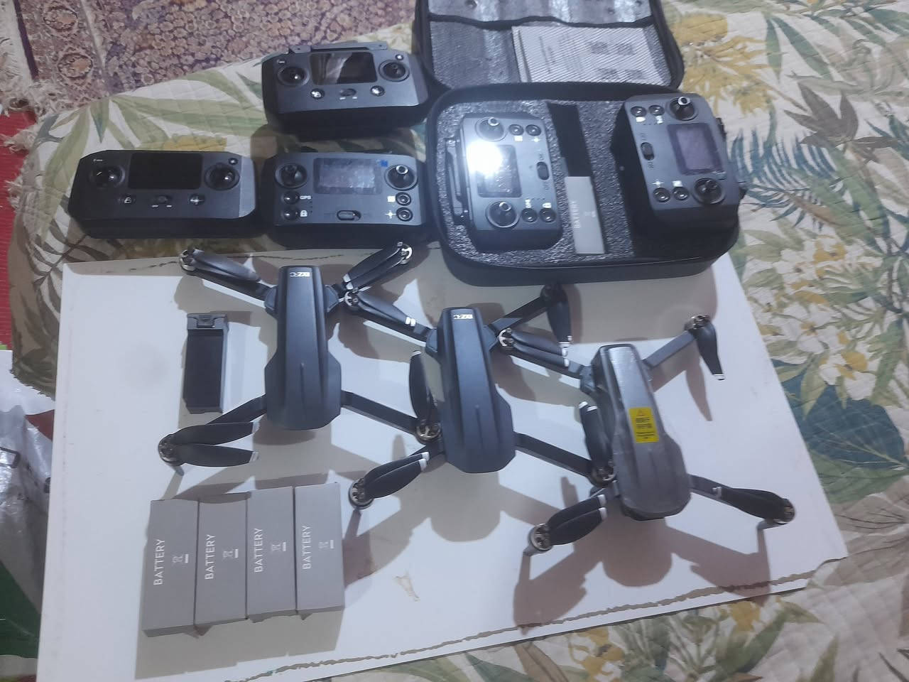 السلام عليكم//كما موظح بالصور ثلاث قطع درون L700 برو وحدة من القطع جديدة ممستخدمة وقطعتين استخدام شي قليل وياهن 5 جوستكات وست بطاريبات ملاحظة  السعر عالخاص 🌹🌹🌹🌹


**إذا كنت صاحب هذا الإعلان وتريد حذفه لأي سبب، رجاءا أرسل رسالة إلى الدعم الفني**