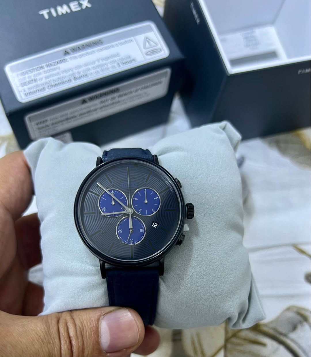 ⌚ ساعة Timex أصلية – تصميم أنيق قطر ٤١ ⌚

🔹 الماركة: TIMEX

🔹 الحركة: كوارتز (بطارية)

🔹 الموديل: كرونوغراف (3 عدادات)

🔹 لون المينا: أسود ع نيلي غامق مع عدادات زرقاء

🔹 السوار: جلد طبيعي أزرق أنيق

🔹 هيكل الساعة: معدن بلون أسود

✨ ساعة عملية وأنيقة، مناسبة للاستخدام اليومي والرسمي

✨ ماركة عالمية معروفة بالجودة والاعتمادية

📍 السعر: 125 الف

📞 للتواصل: خاص او واتس اب

*********** بغداد, العراق
