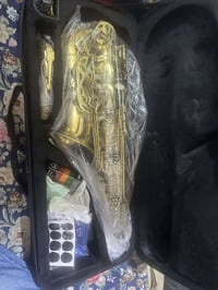 سكسفون صيني جديد مامستعمل لي يعرف السعر  اريد ابيع مكان بغداد 07709681...