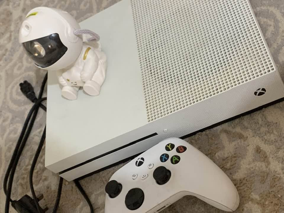 سلام علیکم ♥️
.
.
اسم الجهاز❤️‍🔥✨: Xbox one s
.
.
مساحة جهاز⚜️: tb1 واحد تیرا
.
.
مکاني جهاز💎: کرکوك
.
.
جهاز کبس مامفتوح و ضمان 1 سنة❤️‍🔥


**إذا كنت صاحب هذا الإعلان وتريد حذفه لأي سبب، رجاءا أرسل رسالة إلى الدعم الفني**