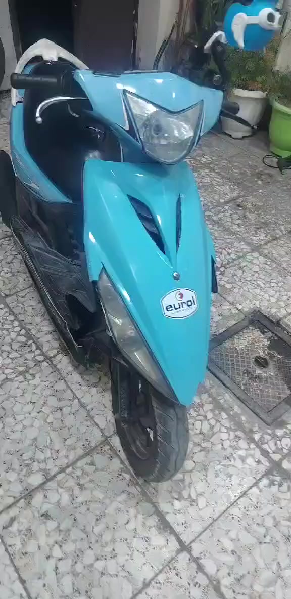 ماكس مضلع
مكينه 49 بلادي نشطة مكفوله
كفراتها بلادي بس الكفر الكدام تعبان 

نقوصاتها بسيطه 
 سلف محترك / شغاله من اول هندر
ستاند وسط 

سعرها 450 وبيها مجال

مكاني بغداد حي القاهرة
***********
