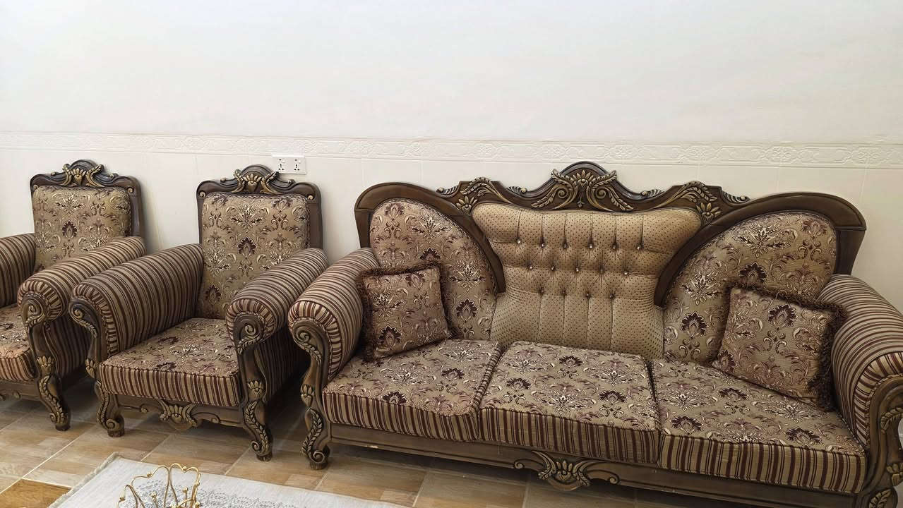 للبيع تخم قنفة رئاسي مكون من اثنين كبير واربع نفر واحد.. وطبلة صاج كبير وعدد اثنين صغير. وطبلة ابيض كبير وعدد اثنين صغير.. للتفاصيل امثر اتصل.. ***********.
السعر 400 الف
