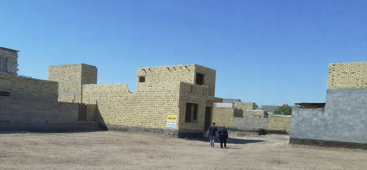 يالله اللهم صلي علي محمد وال محمد 🎗️
⸻

🚨 فرصة استثمارية مميزة – هيكل كامل للبيع بسعر مغري جداً 🚨

🏡 الموقع المميز: الجمعيه / قرية علي طه
📐 المساحة الكلية: 240 متر مربع

✨ العقار مكون من طابقين وتصميمه عملي ومناسب للسكن العائلي أو للاستثمار:

                                       طابو سند 25 🛡️
🔹 الطابق الأول:
▪️ صالة واسعة
▪️ غرفة4x5 
▪️ مطبخ 4×4
▪️ استقبال 4x6

🔹 الطابق الثاني:
▪️ غرفة 4×4

🧱 البناء طابوق متين
🏗️ السقف عگادة 
🚿 صحيات داخلية فقط
🚧 بدون سياج – تگدر تصممه حسب ذوقك

💰 السعر المطلوب: 65 مليون فقط
🔥 السعر بي مجال حقيقي لليشتري 

📞 لا تضيع الفرصة… العقار مناسب للي يريد يكمل تشطيب على ذوقه وبسعر أقل من الجاهز

مكتب.الاماره . للعقار 🏠 مقابيل مديريه الناحيه 

        للاستفسار والزيارة يرجى الاتصال فوراً. 📞 ***********. ***********
