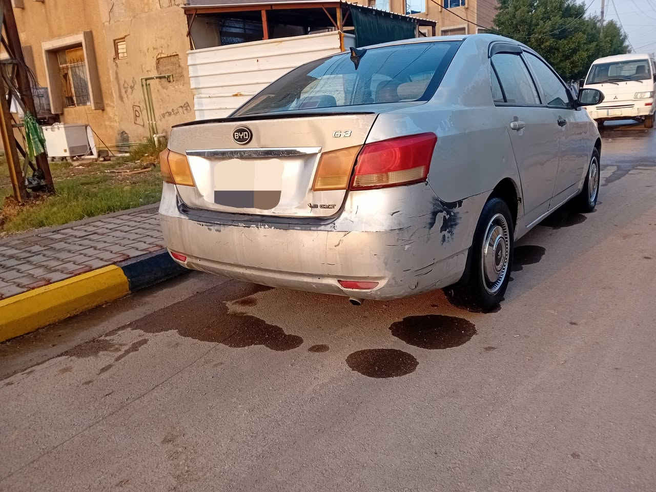 السلام عليكم سياره بيوايدي جي ثري موديل ٢٠١٣ للبيع مكينه وكير محورات مكفولات البدي بيه خياس ومصلح تخم تاير وباتري جدد عوزها تبريد السعر 43 وبيها مجال ***********
