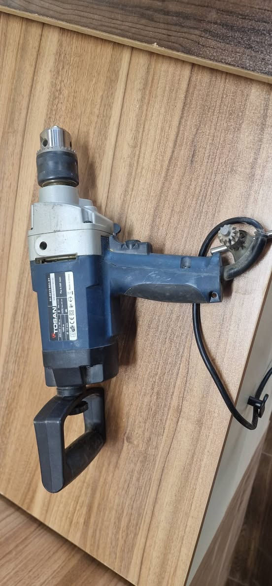 دريل صناعي ماركة توسن  حجم كبير جديد.
فقط مشتغل مرة واحدة
السعر 140 الف
واتساب ***********
