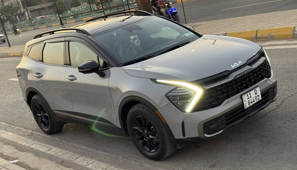 كيا سبورتج برستيج X-PRO 2023:
فول فول مواصفات فورويل بارنوما 
ماشية57الف كيلو
# المحرك والاداء
1. محرك بنزين سعة 2.5 لتر.
2. نظام الدفع الرباعي (4*4).
3. ناقل حركة اوتوماتيكي.

# السلامة والامان
1. نظام مكابح اوتوماتيكي (ABS).
2. نظام التحكم بالثبات (ESC).
3. حساس امامي وخلفي.
4. 6 رادارات للتحذير من الاصطدام.
5. نظام التوقف الذاتي امامي وخلفي.
6. 4 كاميرات للرؤية الخلفية.

# الداخلية والراحة
1. كشنات جلد.
2. كشنات دفء وتبريد.
3. كشن ميموري.
4. باب الصندوق الكهربائي.
5. شاشة متصلة.
6. نظام التبريد والتدفئة.
7. نظام الصوت الحديث.

# الاضواء والتحكم
1. نظام الاضاءة الديناميكي (LED).
2. نظام الاضاءة الخلفية (LED).
3. حساس المطر.
4. نظام التحكم عن بعد.
5. نظام البصمة للتشغيل.

# الاضافات
1. لونين للسيارة.
2. جام ملون.
3. جامه اماميه هيتر.
4. نظام الكار بلاي.
5. هندر ابريك بصمة.
6. نظام النقطة العمياء.
الحادث/ جامرلغ امامي ايسر فقط 
السعر مع الرقم 253
مكان السياره بعقوبه / بغداد 
للاستفسار 
***********
