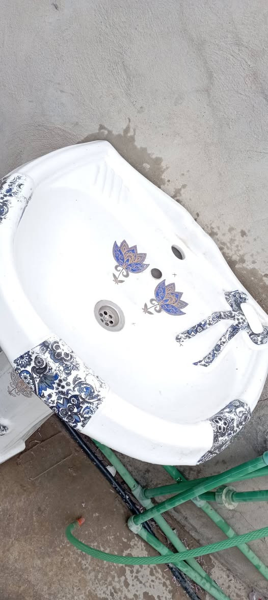 سلام عليكم مغسله سعر 20 الف 
كاروك سعر 35من عمر سنه الحد عمر 6سنوات يحمل كاروك 
صوبه كهرباء عدد ثنين سعرهن 25 
ساحق كهرباء الذبان البك بيه نقص بس شمع سعر شمع 3الاف عندي عدد ثنين سعرهن 20جديد تنباع 25مكان حي عامل سوك اخير قديم ***********الي يحب يأخذ كلهن حسبهن اله 80
