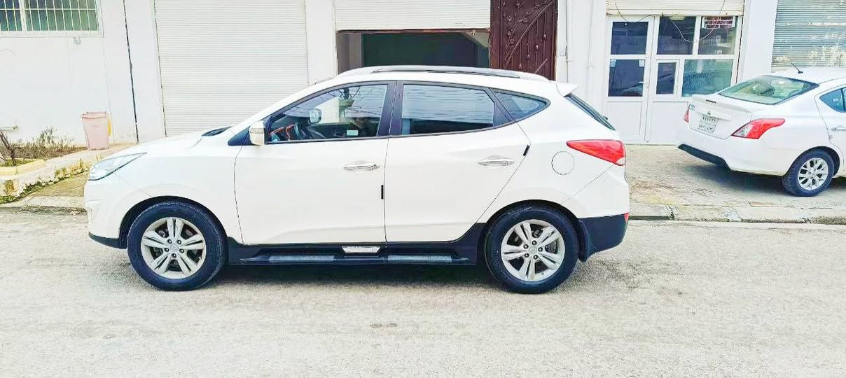 هوندا توکسون2011خلیجی پانورما دەبڵ گێڕ ئاوێنەو جام کارەبایی نیو پارچە بۆیاغ من ئەڵێم یەک پارچە دەرگای سایەق  پێش و پشتی کپس بێ لێداران دووسێ ساردی بچوکی هەیە گێڕم مکینە بەشەرت مکینە کراوەیە abc سوکان ڤولیوم و شاشەو کامێرا کەمێ تەرزەی هەیە لەبۆنیت و قوپەکی لە دینەگە هەیه ڕەقەم هەولێر سوران, أربيل


**إذا كنت صاحب هذا الإعلان وتريد حذفه لأي سبب، رجاءا أرسل رسالة إلى الدعم الفني**