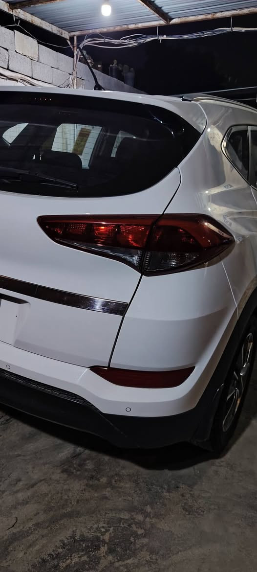 توسان 2018 بغداد بأسمي ماشيه 87 الف حقيقي مكفوله كفاله عامه من كلشي مواصفات عاديه بدون اي نقص والسعر 184 وبيه مجال بسيط السياره مال بيت جديده واحلى من الصور سكني بغداد 
***********
