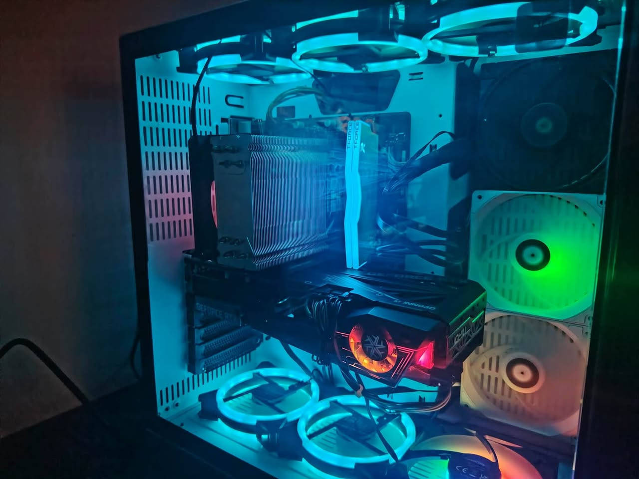 عندي بي سي للبيع سعره 900 مكان بصره
كرت الشاشة ichill  3070 // 4مراوح وحدة صغيرة تصير صفح+شريط RGB جانبي
المعالج intel core i5 10400f 
المذر بورد Gigabyte H510H
الرامات 16GB (2×8) T.force RGB 
المبرد هوائي COOLER MASTER T400i GAS RGB
الباور سبلاي 650 ثيرماتك +80
ال SSD 120GB گينگستون 
ال HHD 2 تيرا 
الكيس اگواريوس 7 مراوح


**إذا كنت صاحب هذا الإعلان وتريد حذفه لأي سبب، رجاءا أرسل رسالة إلى الدعم الفني**