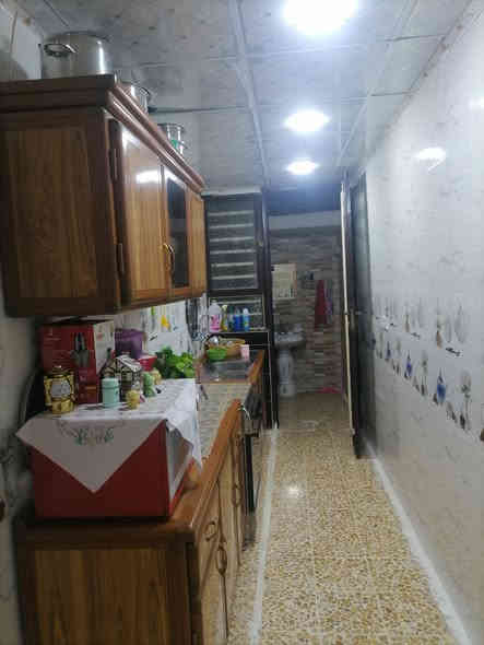 السلام عليكم بيت للبيع
حي العامل الاولى 
المساحة/100م طابق واحد 
استقبال وغرفة وهول بالاضافة الى بيتونه بحساب غرفة 
كاشي سيراميك سقوف ثاوية 
السعر/70
لتفاصيل اكثر مراسلة الصفحة او الاتصال بالرقم***********
