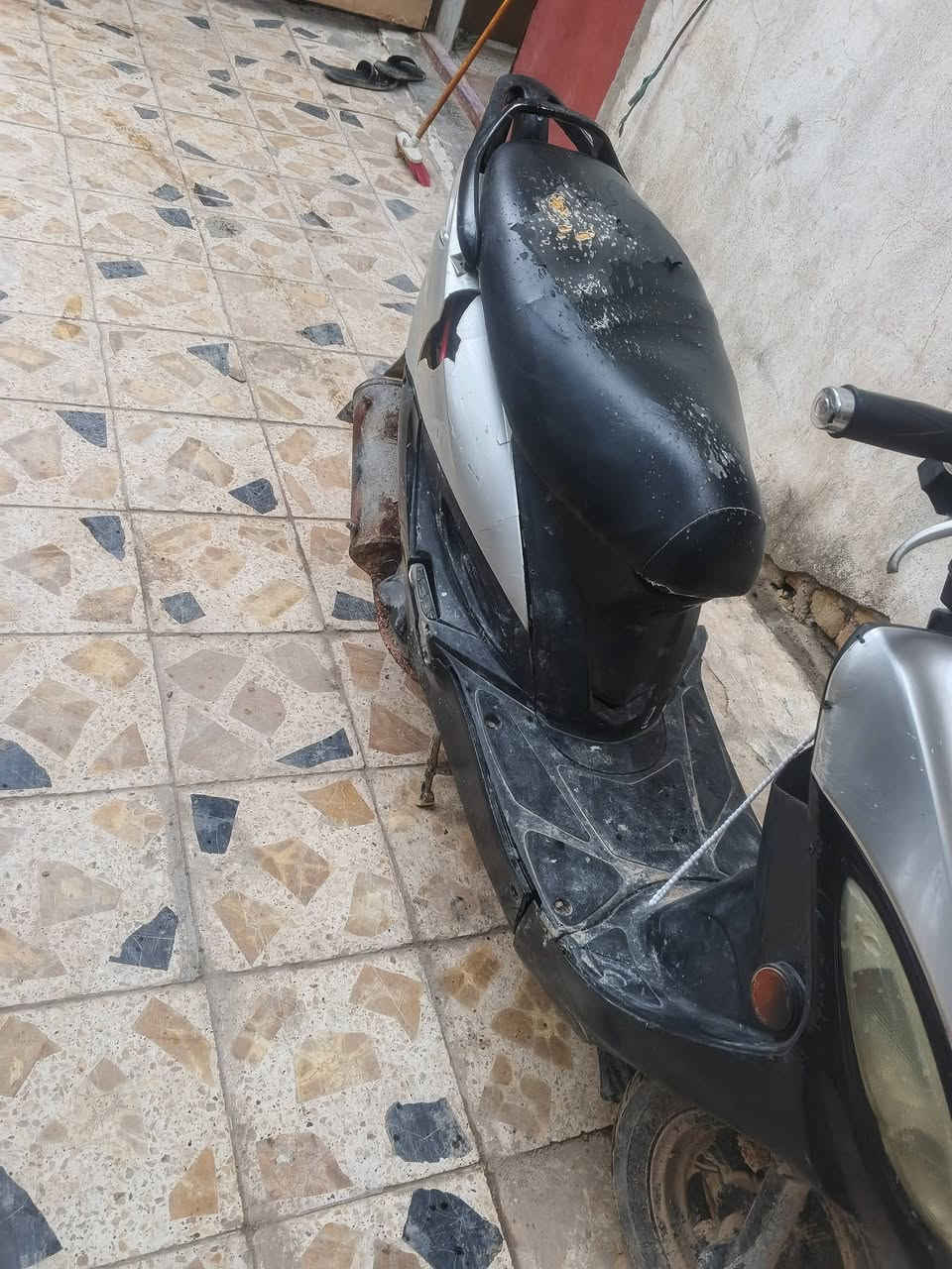 السلام عليكم جيفور للبيع دراجه كامله كلشي شغال نكره سلف وهندر بكل وقت مال جناي بريكات امامي وخلفي دبلات امامي وخلفي قفل ستيرن قفل جنطه الدراجه ناعمه ميكنته أول ماتشتغل بالسلولي خرسه من تمشي يطلع صوت خفيف بيه مامئثر عليه كابريتر وفيت بم وبنز تورباين وكلجات كلهن جدد سعر 225وبيه مجال مكاني ناصريه مركز


**إذا كنت صاحب هذا الإعلان وتريد حذفه لأي سبب، رجاءا أرسل رسالة إلى الدعم الفني**