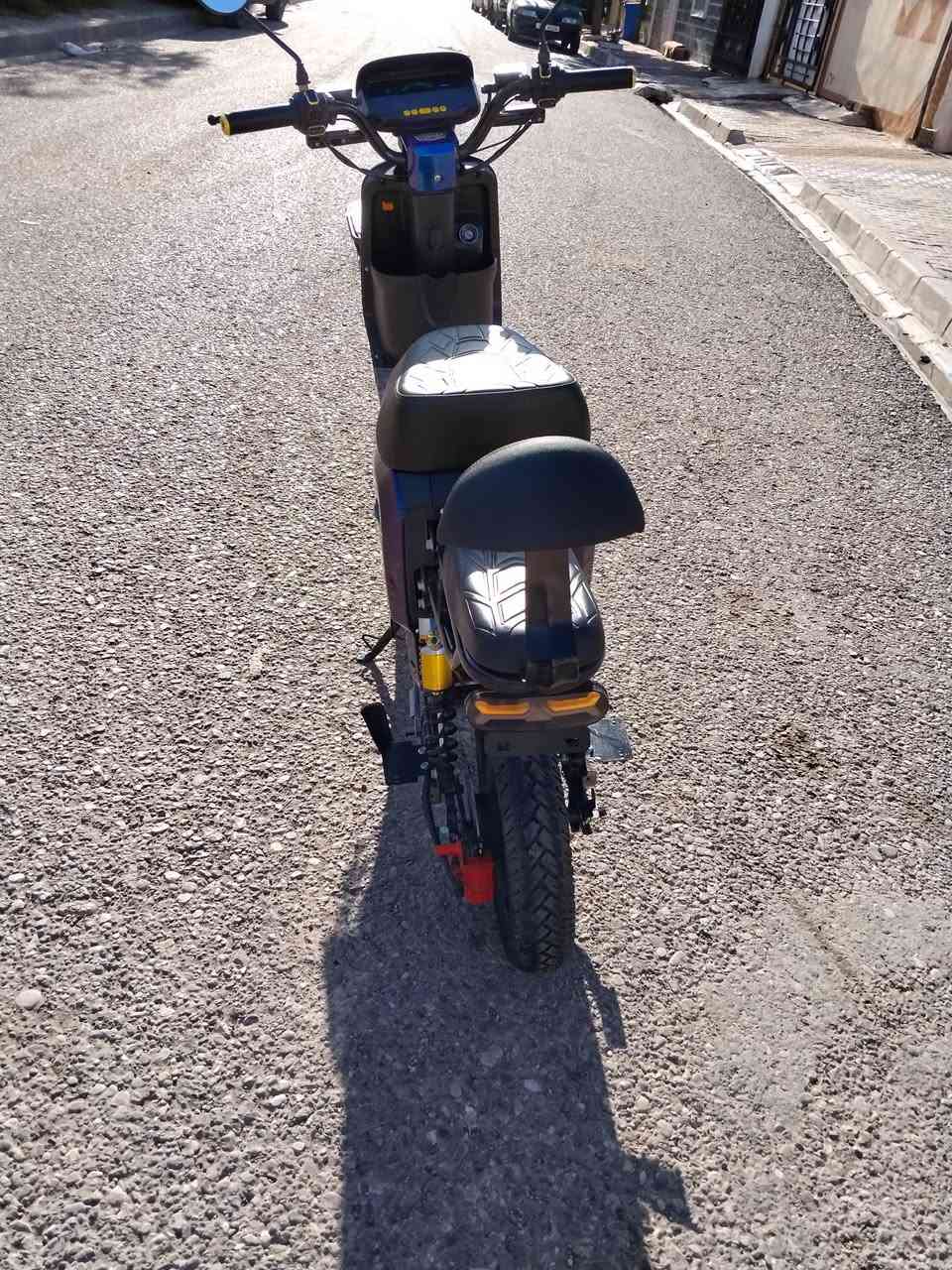 دراجه شحن للبيع نوع R9 موديل [2026] فول مواصفات نظام {R} رجوع للخلف بطاريات عدد 5 ونلي الاصلي اشاره لكزز إشارات يمين ويسار نضام بارك [P] بلوتوث {MP3} بلادي بريكات دسك رياضي تايرات جديد اربع سرع سرعة الحقيقي 65 سرعة بالشاشه 109 دراجه جديد بمعنى الكلمه مستعمل شهرين عنواني كركوك طريق بغداد وهذا رقمي واتساب موجود (0775191814)


**إذا كنت صاحب هذا الإعلان وتريد حذفه لأي سبب، رجاءا أرسل رسالة إلى الدعم الفني**