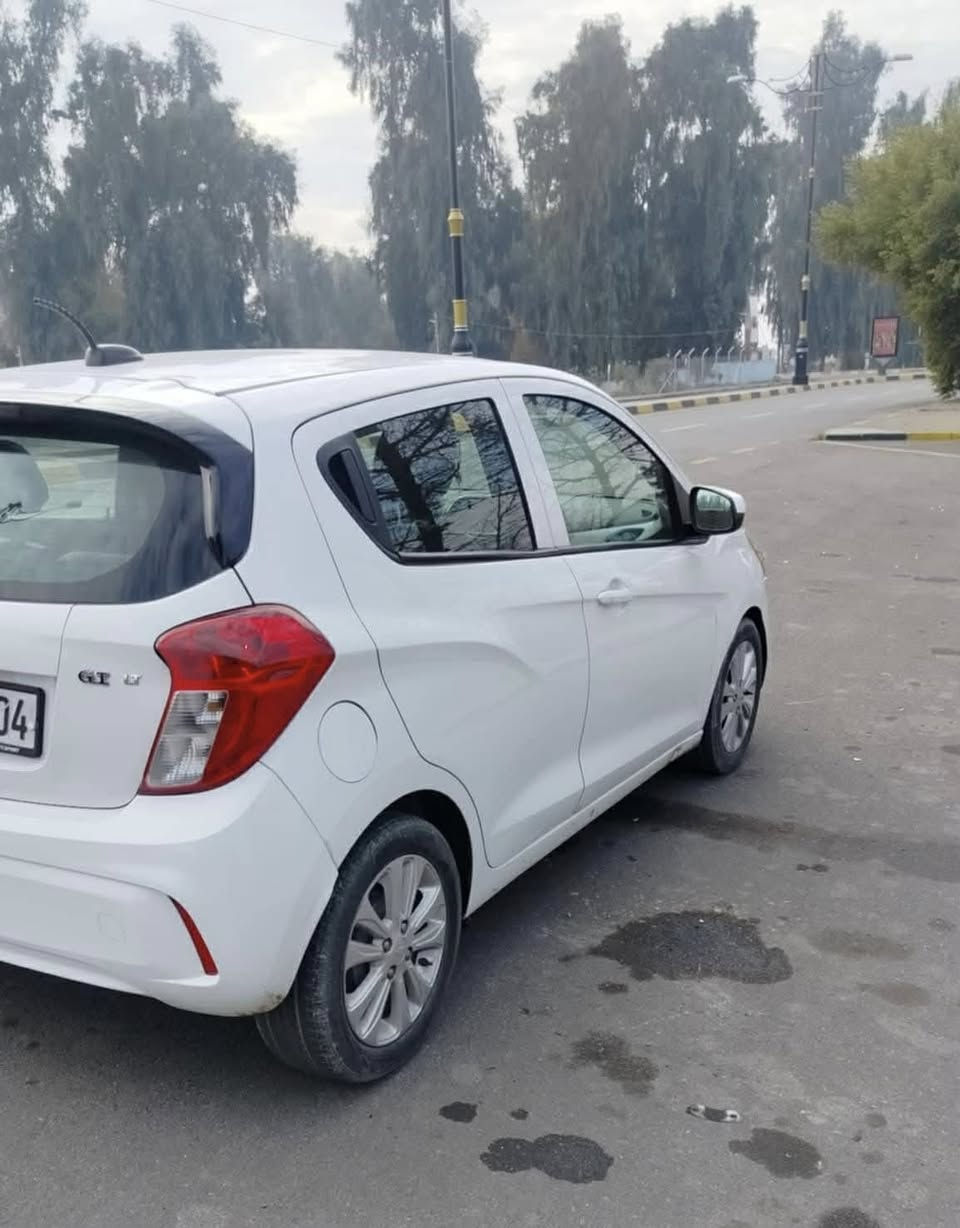 سبارك موديل 2017
 رقم اربيل شرط تحويل هزة وسنوية جاهزه 
بيه كابون بانزين
بيه 3قطع بخ فقط جاملغ امامي وبابين فقط 
مواصفات فول
تحكم استرين 
تحديد سرعه 
 شاشة+ كامره خلفي شركه
مقياس التاير
محرك 16 مرغوب
تبريد   
ويل كب
باقي مواصفات سيارة معروفة 
السعر ب93 وبيه مجال 
للاستفسار اتصل على رقم ***********
