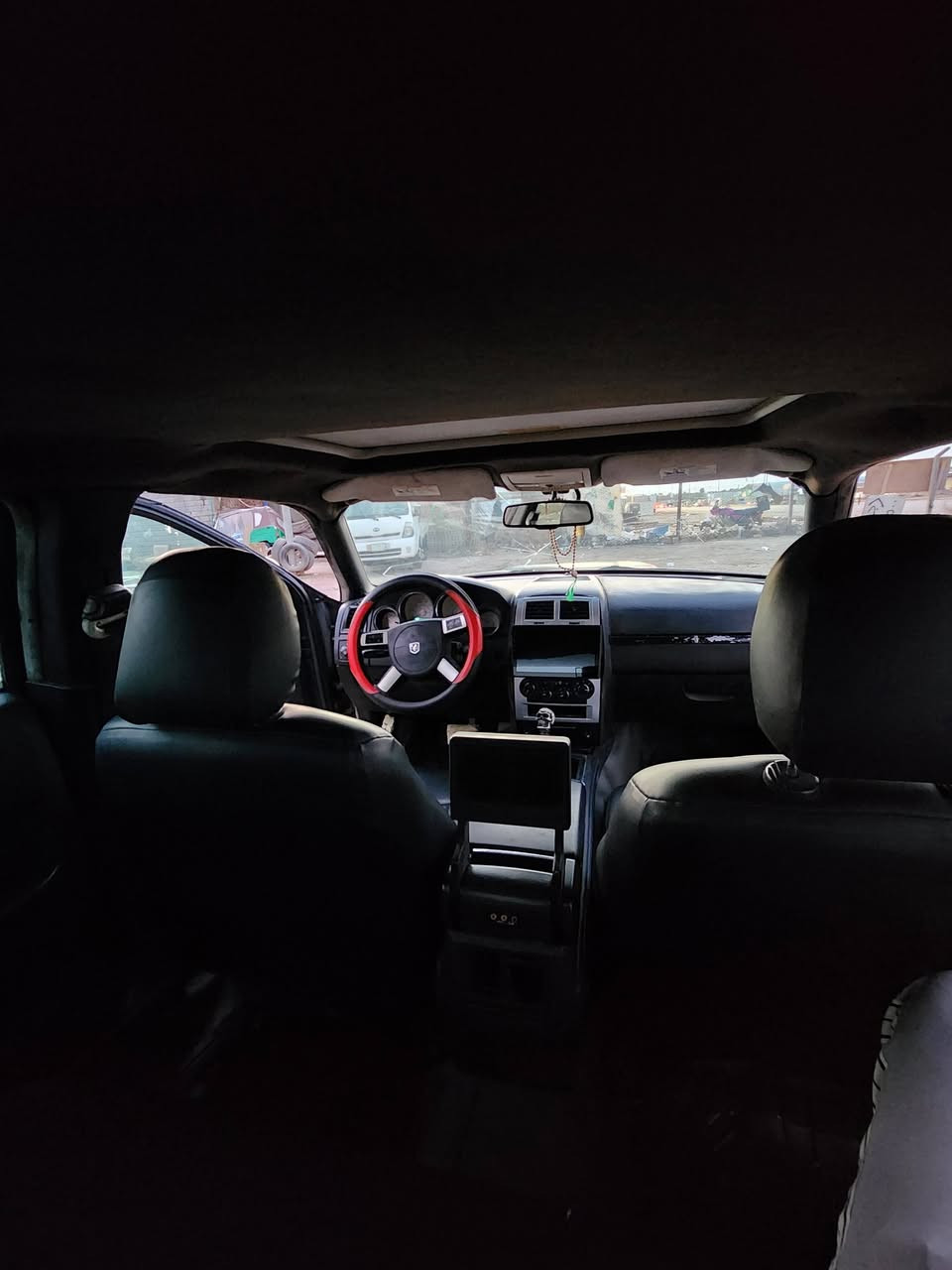 السلام عليكم اخوان
السعر (95)وبيها مجال
جارجر للبيع V8هيمي موديل 2008
محرك و گير حاويه 
صدر امامي خلفي حاويه
مشط ستيرن حاويه
ضفيره حاويه
تخم تايرات زوج امامي
ترايها كلش حلو 
بيع فقط بدون مراوس مامتواجد لاماسنجر ولا فيس (***********)
