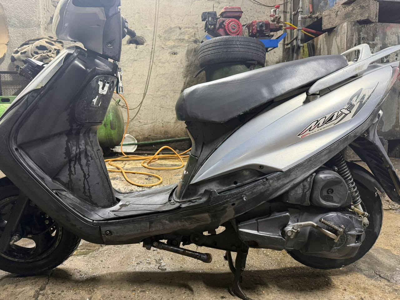 سلام عليكم دراجه ماكس 140 لبيع تدراجه تخبل ما بيه اي نقص
و دراجه ما متعوبه من الشغل لبيت فقط السعر 500 وبيه مجال   *********** عنوان بغداد حي الغامل
