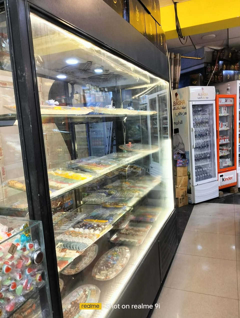 السلام عليكم اخوان عندي هاي العارضه تبريد كيك كاملا كليش بيهه شغال ومضمونه  السعر خاص الرقم ***********
