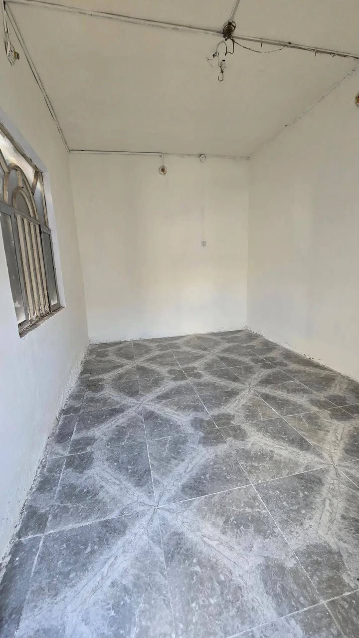 ⚜️بيت 100 متر طابو زراعي رابع بيت عن الشارع 
⚜️السعر 25 مليون وبي مجال 
⚜️تجعيب  طابوك بناء بلوك  السقف عكاده  تشاريف 
⚜️غرفه. صاله  .مطبخ ،صحيات ، استقبال 
⚜️العنوان : شارع المطار القديم  قرب اسواق فارس بصف الشارع  ***********
