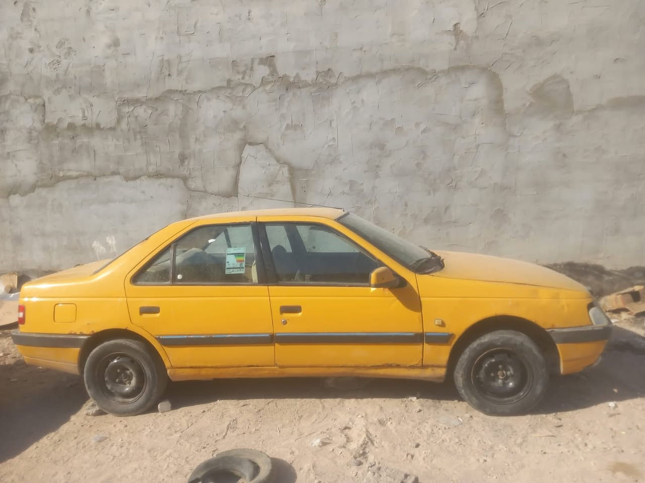 بيجو 405مديل 16راعيها موجود تبريد ثلج كير زين لا يفلت ولا بي شي كهربائيات كلها شغاله بس كايمه السعر  17وبيها مجال العنوان بصره ابو الخصيب ***********
