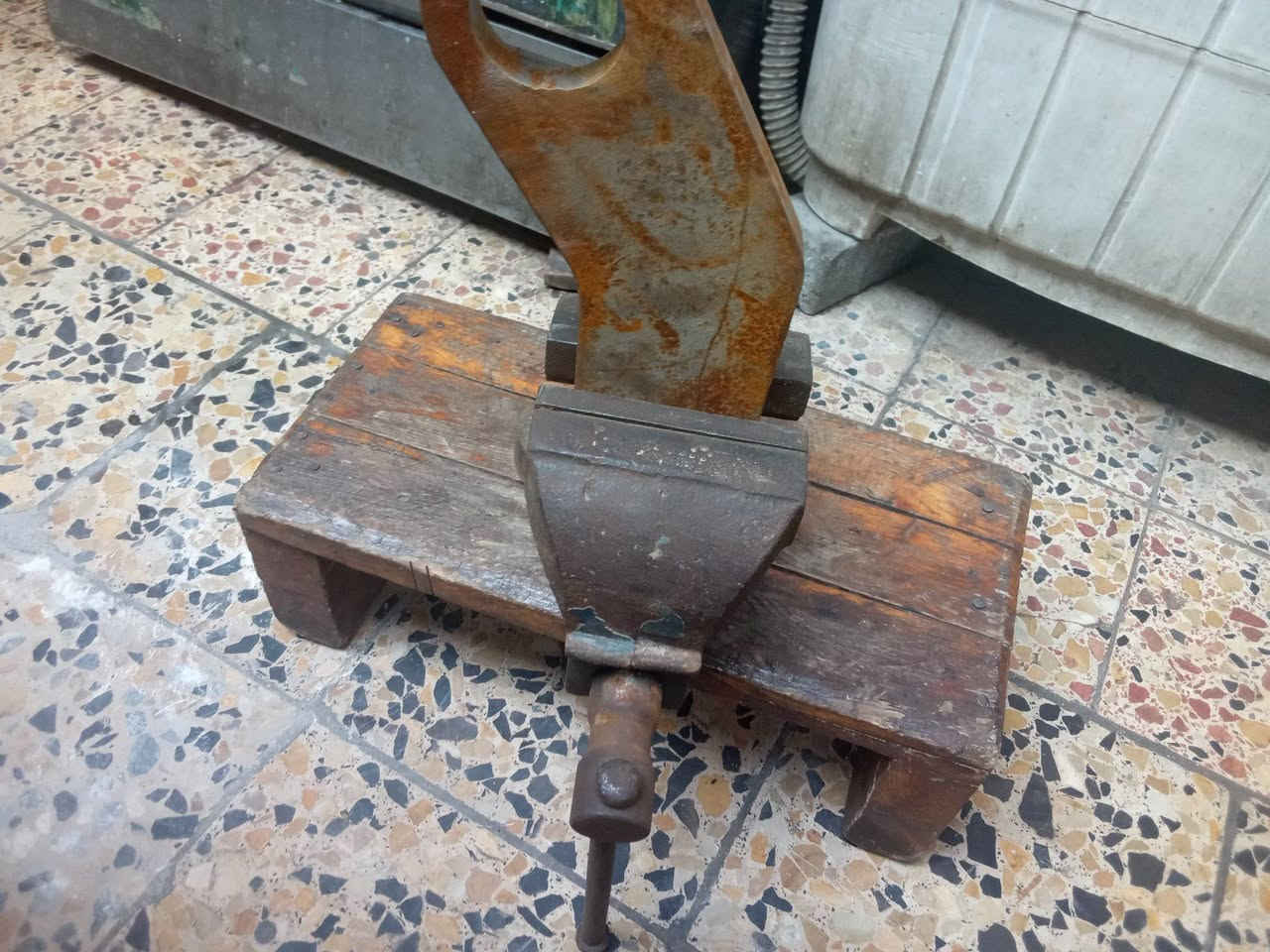 ⭕ يوجد توصيل لكافه المحافظات
منگنه قديمه اصليه. تفتح 20 سم السعر 90 الف المكان بغداد والي يحب يحجز خل يشوف الفديو بي توضيح  ***********
