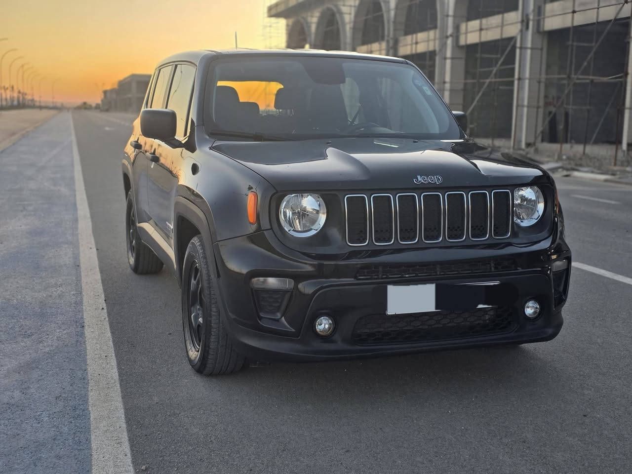 السلام عليكم،
جيب رنيكيد 2019, 
للبيع  — Jeep Renegade Sport 2019
لون أسود — محرك 2400
سيارة نظيفة وعملية جداً، مناسبة للاستخدام اليومي والسفر،
المحرك 2.4 لتر اقتصادي وقوي بالنسبة لحجم السيارة

المواصفات:
جيب رنيكيد موديل 2019 سبورت 
محرك 2400 بنزين
لون أسود مميز
گير أوتوماتيك
صرفية وقود زينه مقارنة بحجم السيارة
مقصورة مريحة ورؤية ممتازة
كاميرا خلفية
شاشة 
بلوتوث و USB
شبابيك ومرايا كهرباء
مثبت سرعة
أنظمة أمان: ABS، مانع انزلاق، ثبات إلكتروني، إيرباگات كلها سليمه
سيارة شبابية، قوية الشكل،
العداد: [١١٥ الف]
الحالة: [بنيد صبغ امريكا وشبر بارد بالعراق بدون اي ايرباگ]
السعر: ١٣٥ $ وبيها مجال
السيارة جاهزة للفحص، والبيع رقم سليمانية
الاتصال: [***********]
