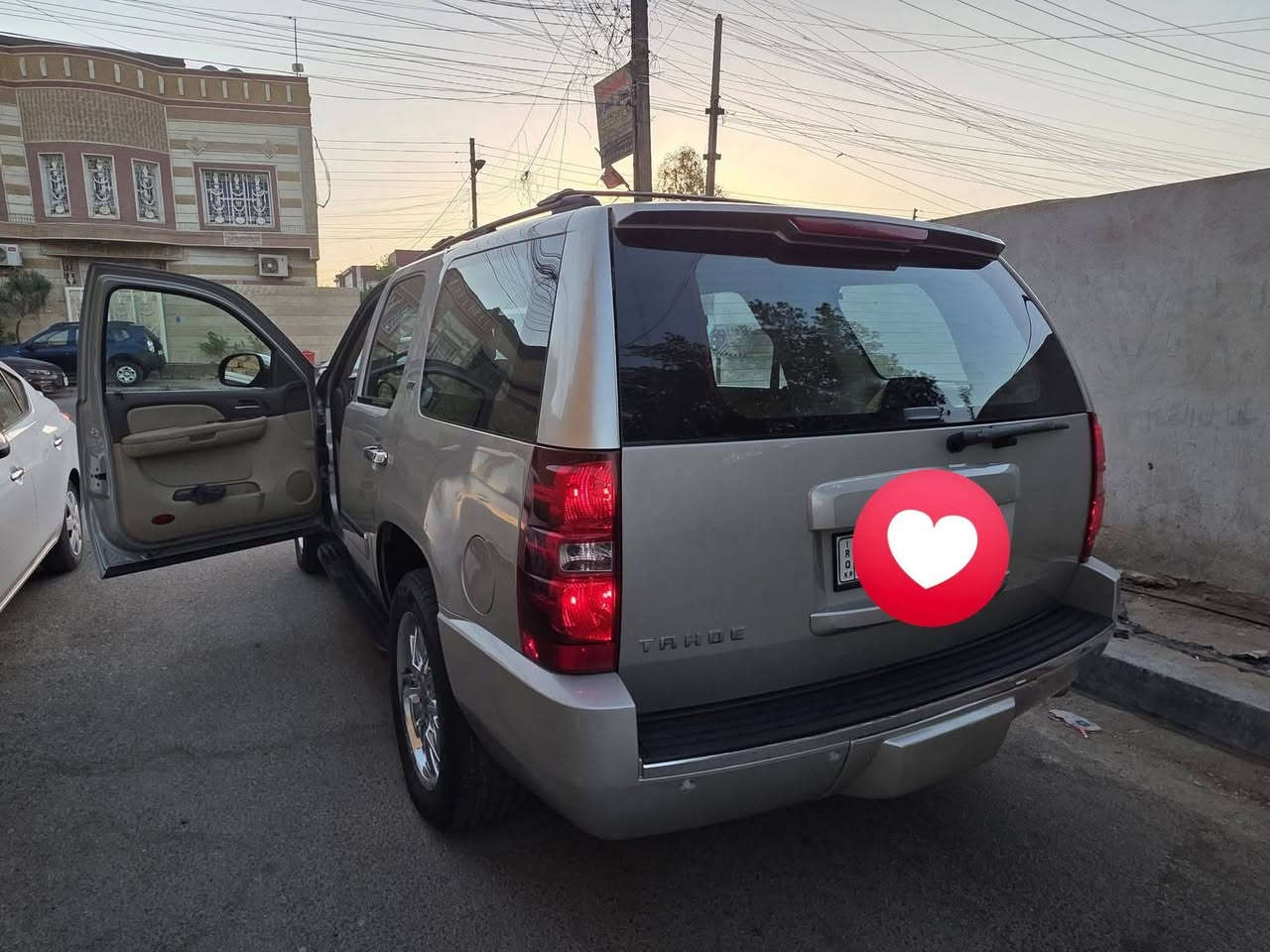 ادوات ادوات ادوات
كفالة من الكص والفتح والضربة 
للبيع: Chevrolet Tahoe 2010 LTZ
 • الموديل: 2010
 • الفئة: LTZ (أعلى فئة)
 • المحرك: V8 سعة 5.3 لتر
 • ناقل الحركة: أوتوماتيك
 • الدفع: دبل / رباعي
 • اللون: ذهبي فاتح
 • المقاعد: جلد
 • فتحة سقف
 • شاشة + نظام صوت
 • حساسات خلفية
 • كاميرا خلفية
 • جنوط كروم أصلية
 • مصابيح ضباب
 • مرايا كهرباء
 • باب خلفي كهربائي
 • تكييف ثلج أمامي وخلفي

الحالة:
 • السيارة نظيفة من الداخل والخارج
السعر 105 وبيها مجال 
الرقم / ***********
