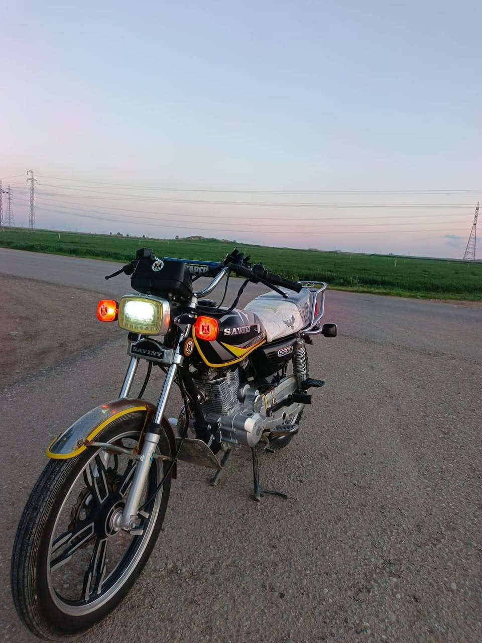 سلام عليكم سافين موديل 2021محرك شرط مامفتوح لاصرف ولا بخار ولا صوت مكينه خرسه دبلات خلفي مامي جديد تايرات جديد وياله جديد شلعه ومعدل بشرط 

  سعر 425بي مجال لشراي خاص مفتوح رقم الهاتف ***********
