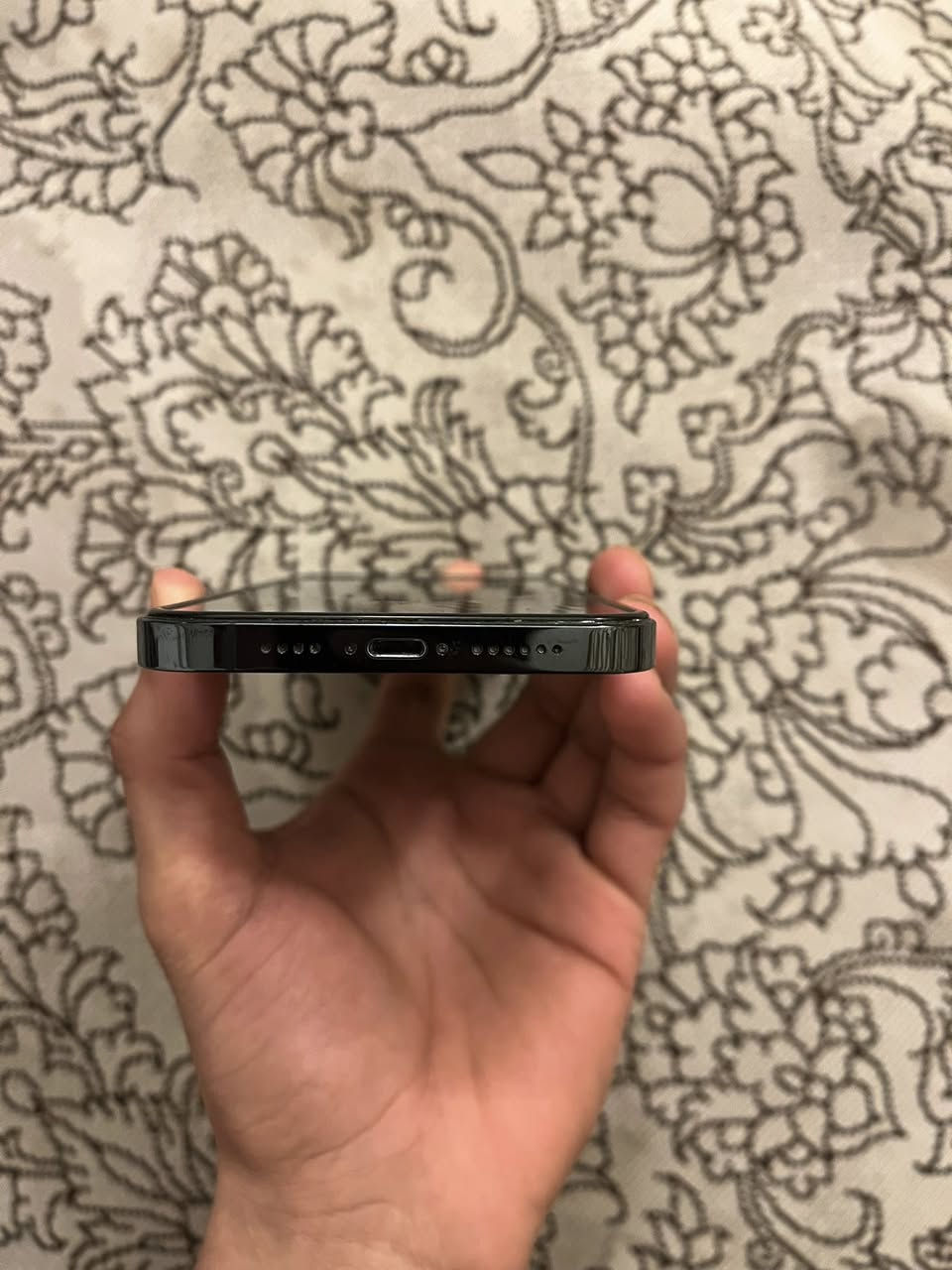 ايفون ١٢برو ماكس للبيع ذاكره ٢٥٦ بطاريه ٨١ فقط ظهر مكسور مامبدل بي اي شي كما مصح في صورا سعر ٤٥٠ وبي مجال للشراي الاستفسار اتصال عله رقم ***********
