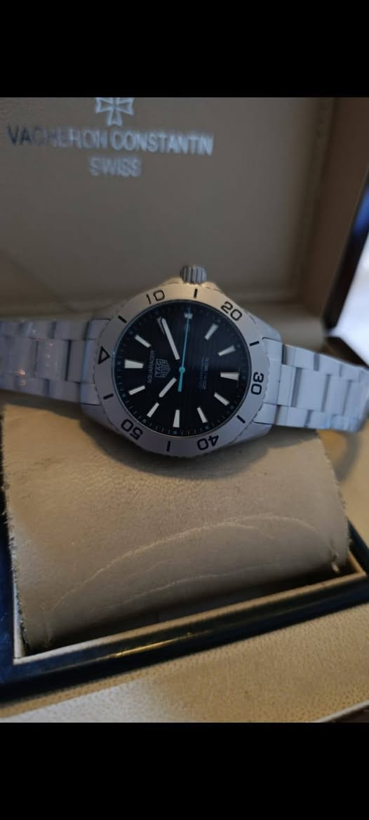 قطعة نادرة....
تاك هير اوتوماتيك  سويسري اكواتيرا   براند قطرها  ٣٨  ونصف   معدن تيتانيوم  ضد الماء   مع ملحقاتها والعلبة الأصلية والضمان الدولي   السعر   ٣٧٥   الف  مع التوصيل التواصل واتساب *********** او. مراسله سفحه
