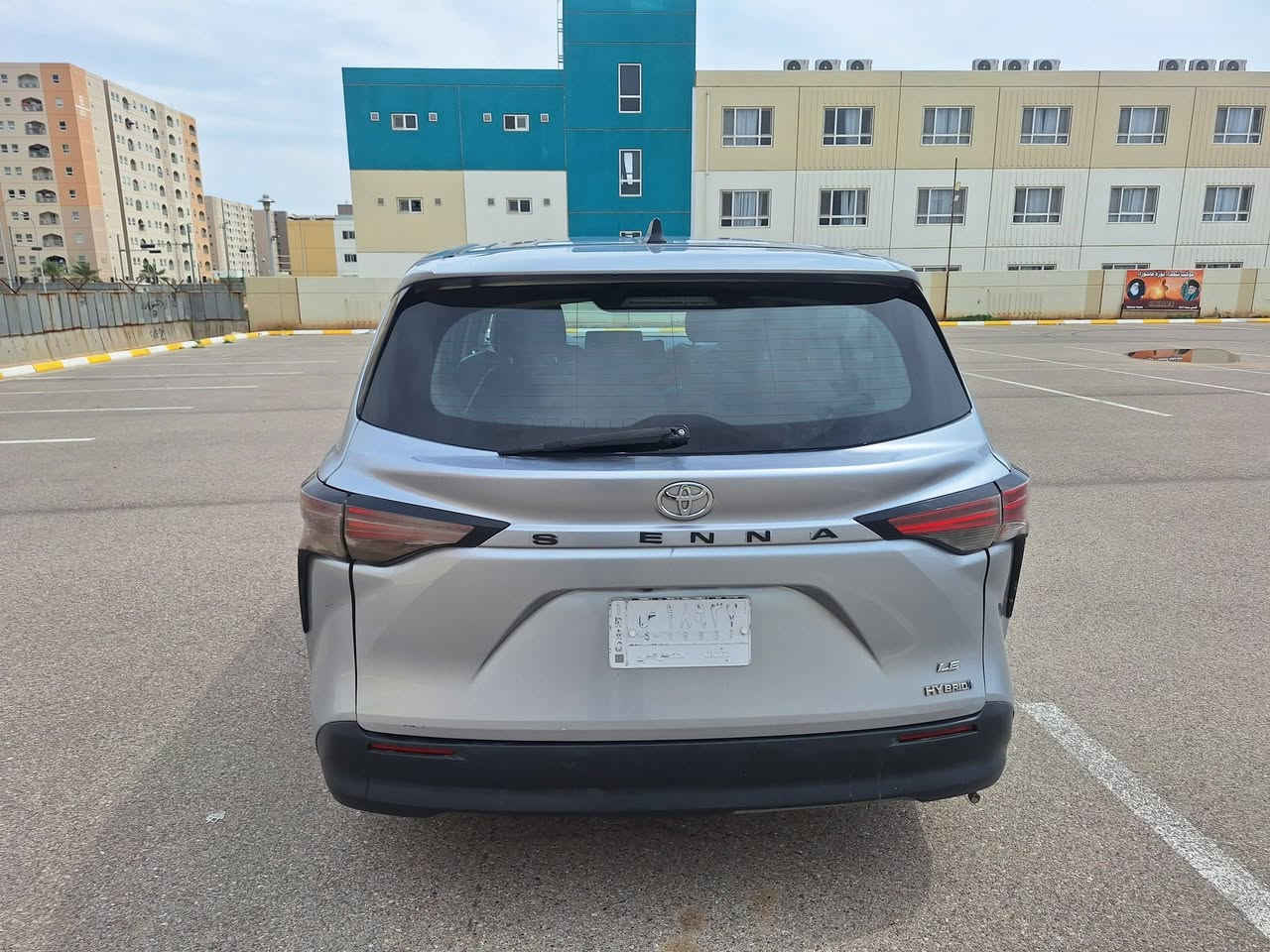 السلام عليكم تيوتا سينا للبيع السعر ١٩٠ ورقة الرقم *********** موديل ٢٠٢١
