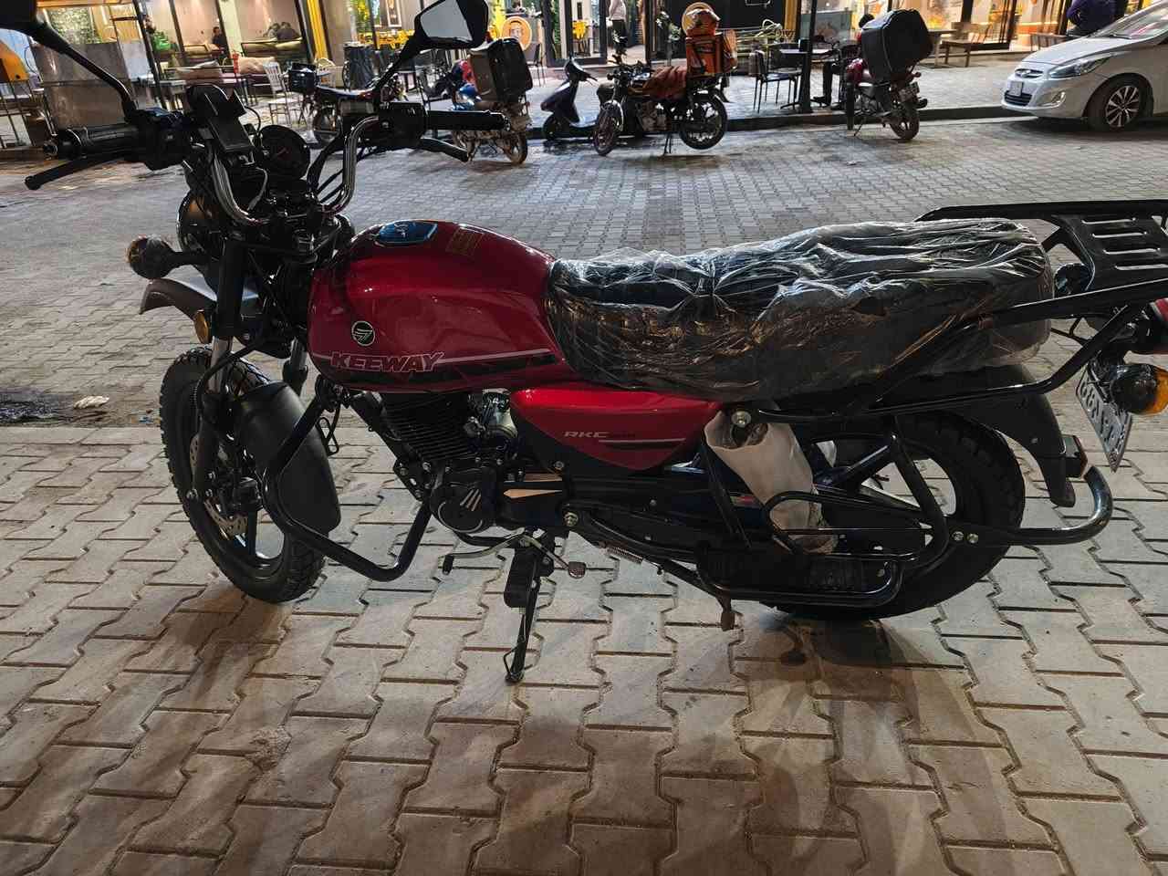 ‏سلام عليكم دراجه اركي سي  للبيع موديل 2025  دراجه رقم أربيل لوحات ثنين انكليزي دراجه اخت الزيرو 1400ماشيه الف ويل 17
‏محرك 199
‏سعر2550وبيها مجال
‏موجود تصال وتساب ***********
‏
