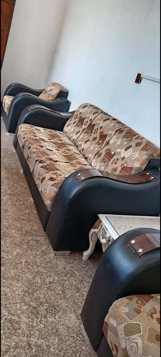 اغراض بيت كلمن وسعره سبب نقل مكان اخر مكاني محاويل ناحية الإمام
ملحقات غرفه صاج خشب كلمن وسعره
ديوان ب ١٧٥ وبي مجااااال 
 تخم اخو الجديد  نضيف كلش شغل عراقي تفصال قنفات ٢ كبار - وحده وصطيه -٢ كراسي  ٣٠٠ب وبي مجااااال
***********
