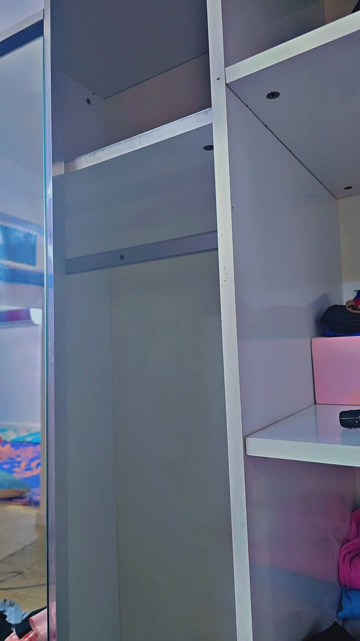 السلام عليكم حبايب غرفه نوم تركي ثقيل للبيع
متكونه من كنتور سلايت بابه وموضح كم خانه وكم تعليگ بي وجربايه بدون الدوشگ وجررات ع يمين وشمال وميز مرايه شايلين  جراراته 
الغرفه بيها اضرار مثل ما واضح كدامكم


**إذا كنت صاحب هذا الإعلان وتريد حذفه لأي سبب، رجاءا أرسل رسالة إلى الدعم الفني**