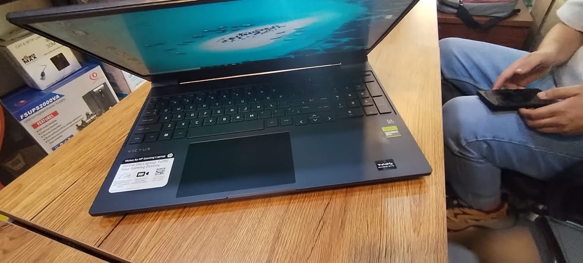 💻 للبيع HP Victus Gaming Laptop 🔥
إذا تبحث عن لابتوب قوي للألعاب، التصميم، والشغل الثقيل، فهذا الخيار ممتاز وبسعر منافس.

🔹 المواصفات:
• 🧠 المعالج: AMD Ryzen 5 5600H (6 أنوية / 12 خيط معالجة – حتى 4.2GHz)
• 🎮 كرت الشاشة: AMD Radeon RX 6500M 4GB GDDR6
• 🧩 الرام: 24GB DDR4
• 💾 التخزين: 500GB SSD NVMe

ومشحونه بس ٢٠٠ مره نضيفه كلش واي شخط مابيها

(فقط بيها ضرر بجانب القلاب ما ياثر على اي شي )

سعر 650 الف مكاني الموصل 

📩 للاستفسار *********** او راسلني على الخاص.
