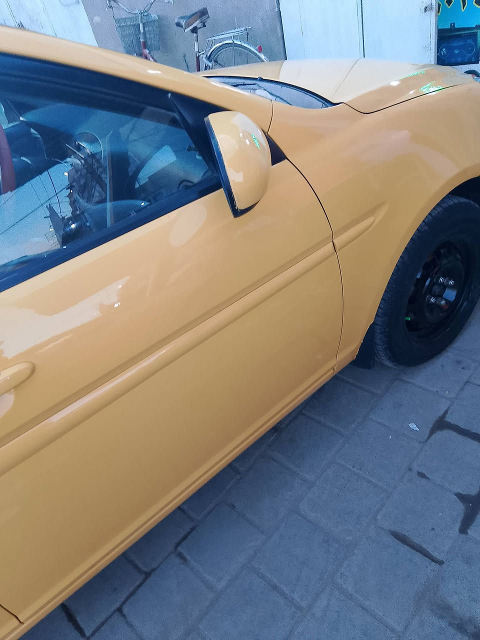 السلام عليكم سياره اكسنت موديل 2011 المقدس وارد امريكي ضربتها باب السايق وقطعه شبر بل حوض الرقم بغداد سياره كلش نضيفه محركها 1600 شاشه + كامره وتبريد وتدفئه وما بيها أي نقص  للتواصل ***********
