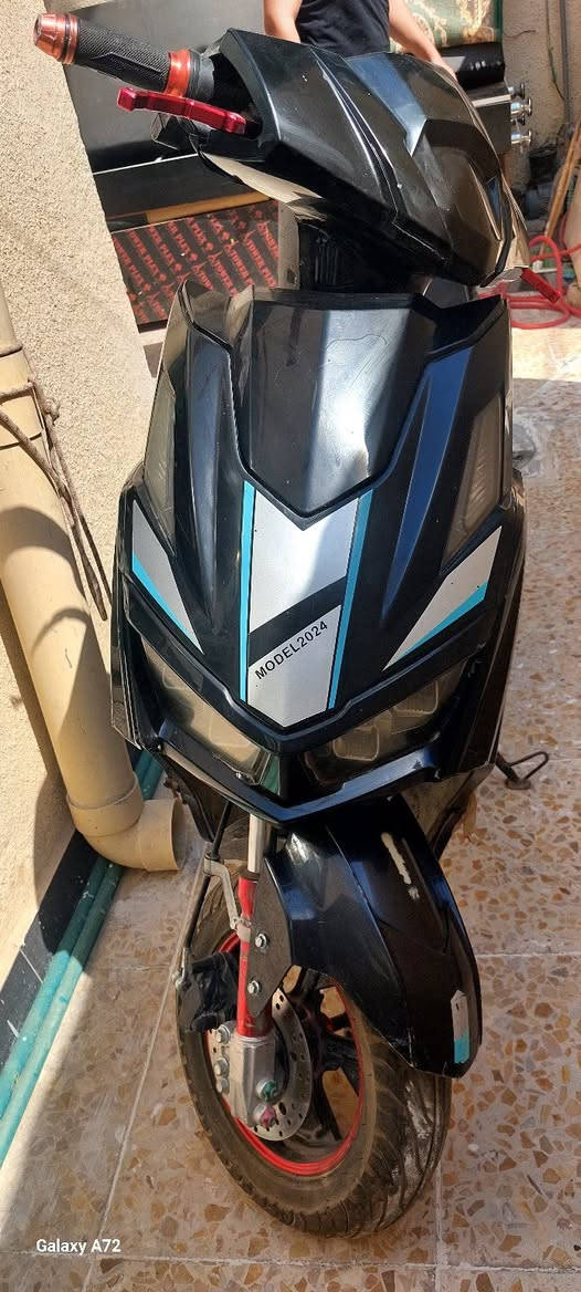 دراجه للبيع نظافتها ٨٠ من ١٠٠ 
 بيها نقص بطاريه وحده بس 
مكان بغداد 
*********** تواصل 
نظامها ٣ سرعات 
بسعر مناسب جدا
