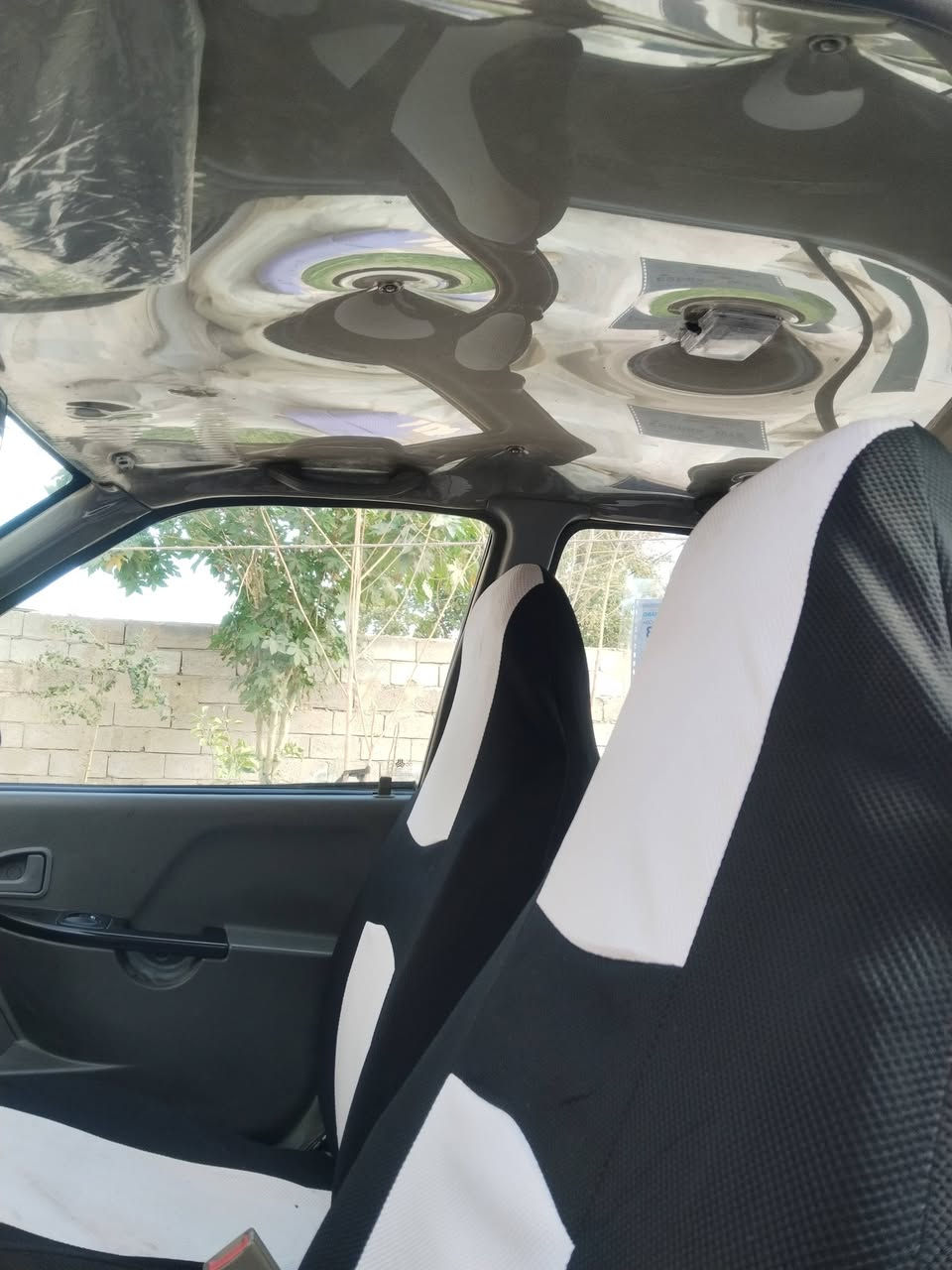 سلام عليكم.  سايبه م 17 كفاله من الضربه والصبغ والمعجون مكينه گير مكفولات گهربائيات كلها شغاله حداديه جديده قبل يومين مكان مصفره هيئه وغرامه مكان السياره ديوانيه الإتصال ***********.   السعر ٤٢.
