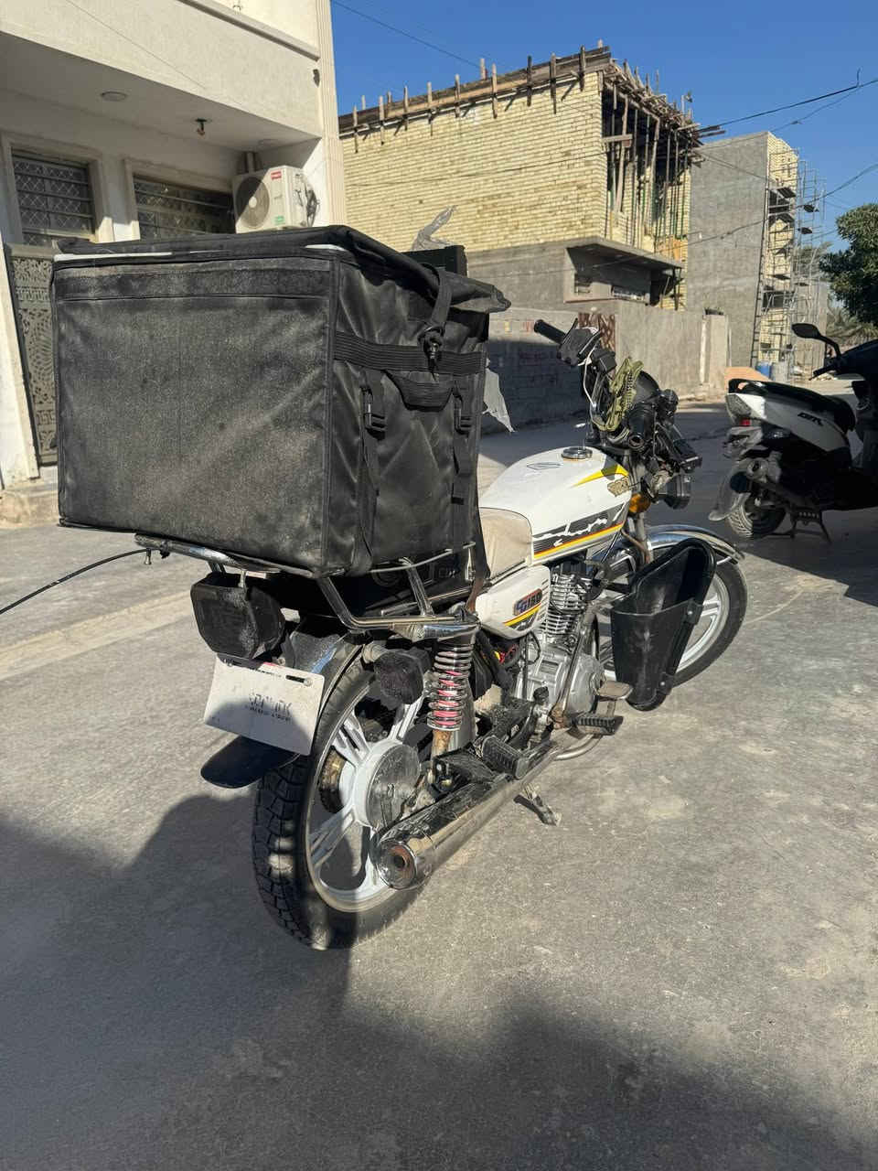 سلام عليكم شباب
دراجه إيراني سونك موديل 24 
150cc (سوبر )
دراجه خير من الله اي نقص مابيه 
٥ كير سلف، هندر كله شغال 
كهربائيات كله شغاله 
بيه زنون ، صندوق دلفري ،درع جيوب ،تجوه ظهر ،شاحنه دراجه مناقصه شي ،،السعر 670 وبيه مجال لطيبين 
*********** رقمي واتساب ورصيد 
،ومتواجد فيس 💝
تاير امامي جديد 
تاير خلفي جديد
