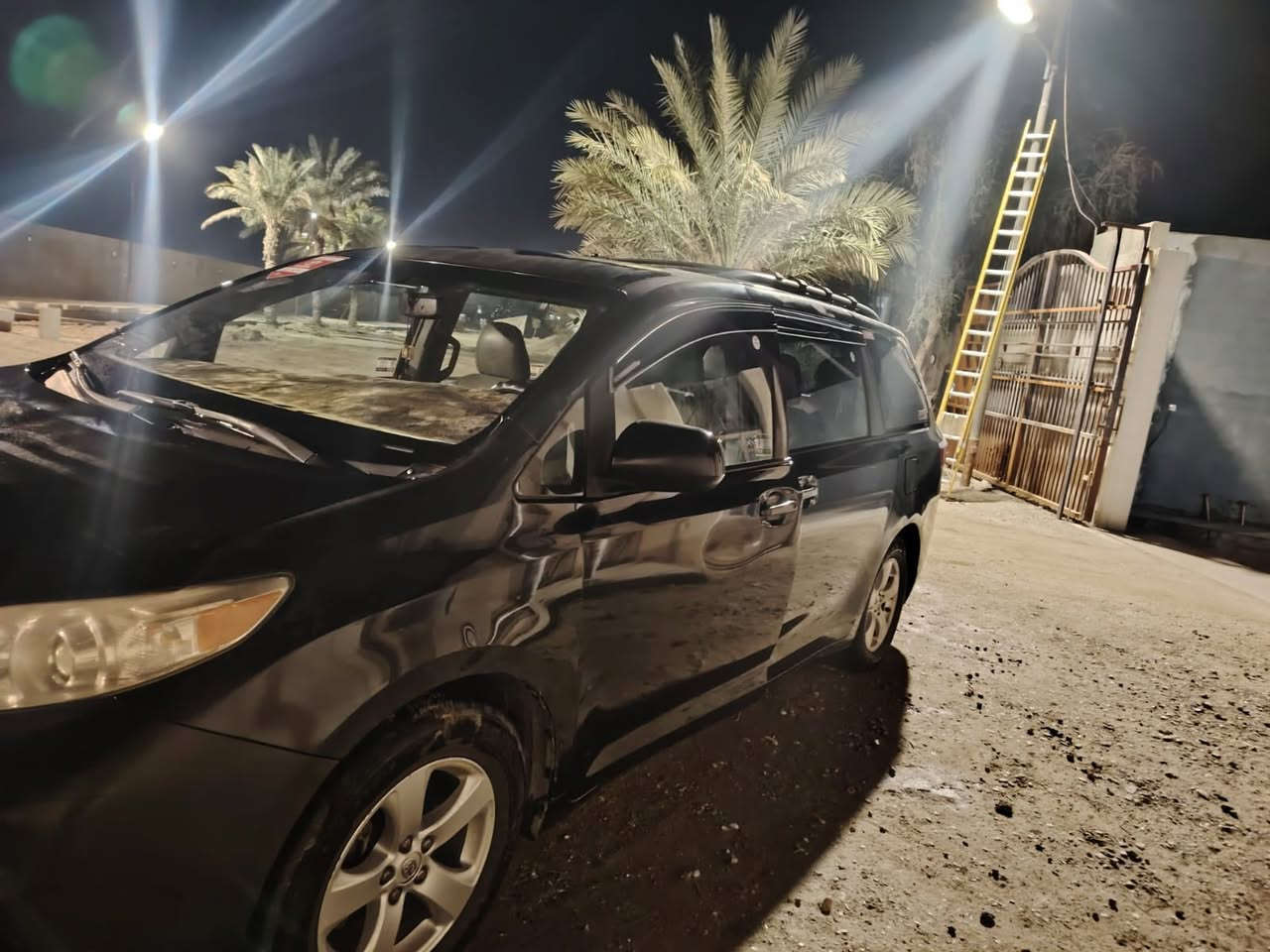 السلام عليكم
تيوتا سينا للبيع 2017 

كير ومكينه جدد  السياره نضيفه خير من الله 

ضرر باب سلايت فقط 
رقم انبار بأسمي
مواصفات Le

مكانها فلوجه 

للاستفسار 

*********** 

‭0773 363 9305‬
