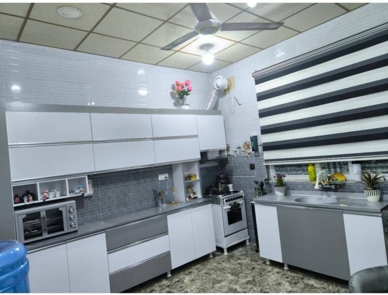 كاونتر للبيع نوعيه MDF نضيف كلش كاونتر 3متر وسنك متر ونص. للاستفسار ***********
